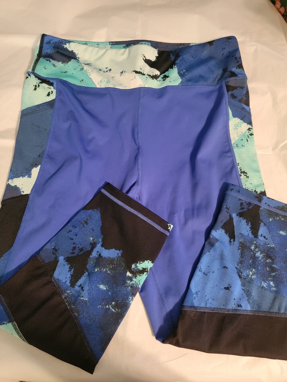 Lula Roe Women's Blue Printed Active Legging Capris